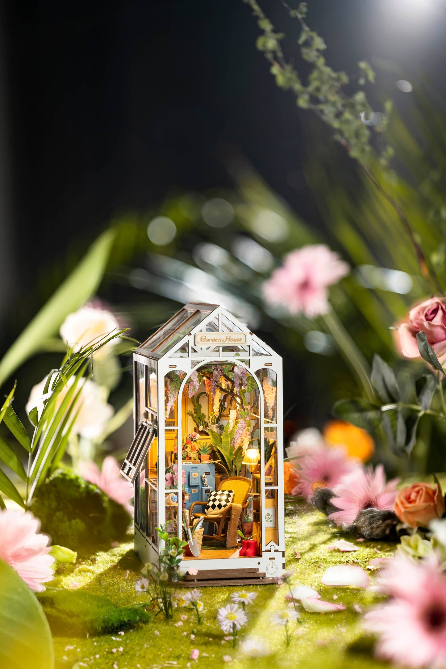 Book Nook Kit: Garden House