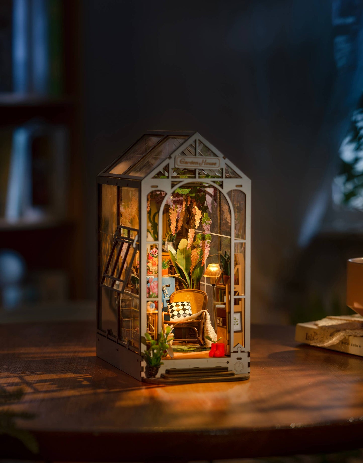 Book Nook Kit: Garden House