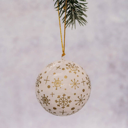 Hvid julekugle med snefnug 7 cm