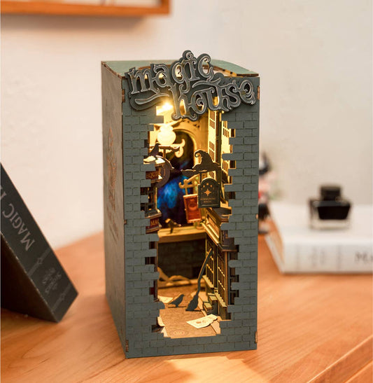 Book Nook Kit: Magic House