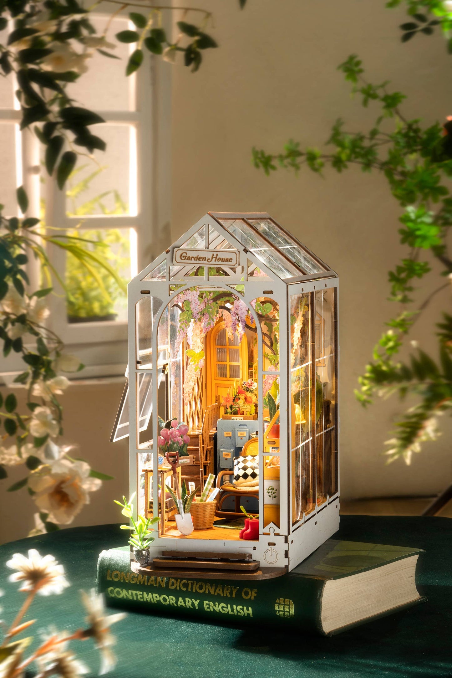 Book Nook Kit: Garden House