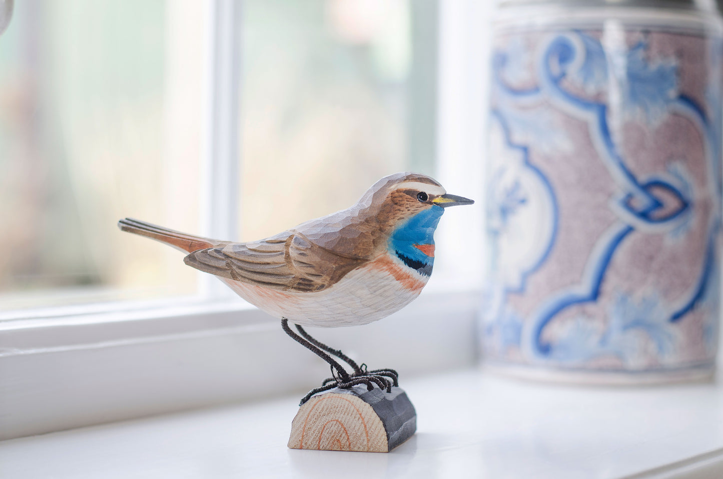 Blåhals (Bluethroat) -  udskåret i træ