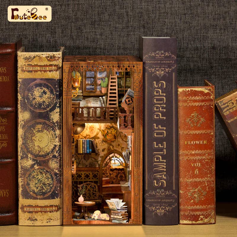 Book Nook Kit: Eternal Bookstore