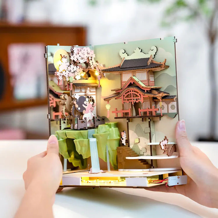 Book Nook Kit: Falling Sakura